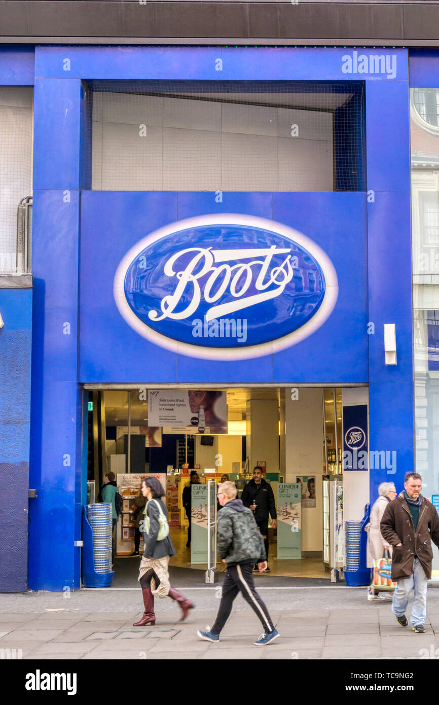 Une succursale de bottes chimistes dans Oxford Street, Londres.. Banque D'Images