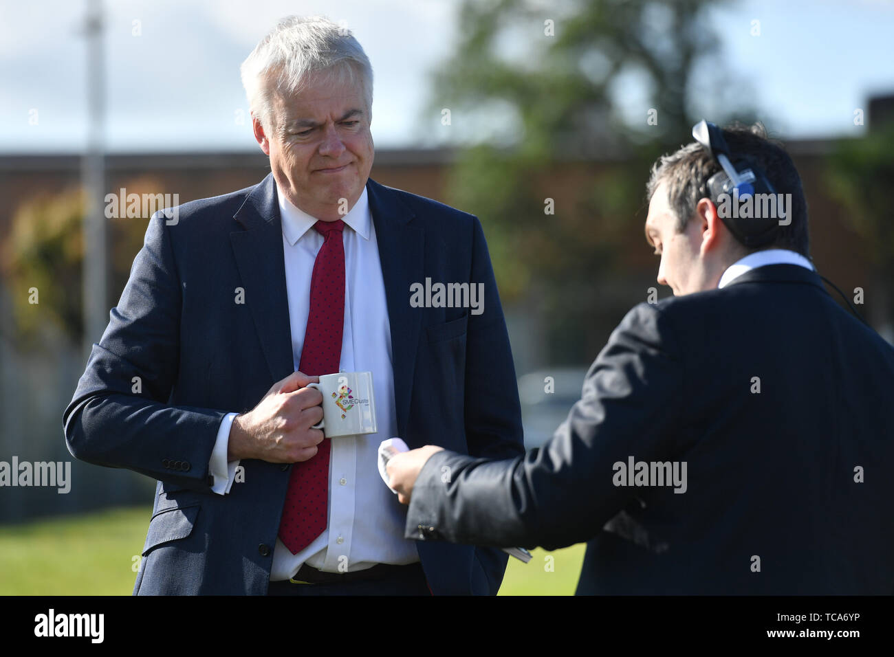 Premier Ministre du Pays de Galles Carwyn Jones à l'usine de moteurs de Ford près de Bridgend, Galles du sud. Banque D'Images