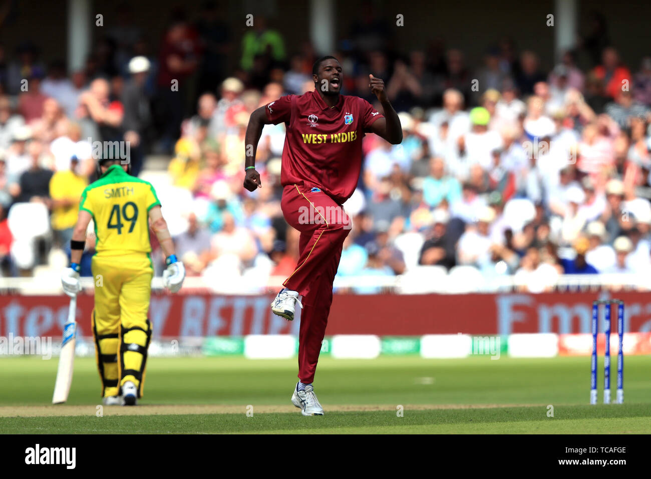 West Indies' Jason Holder célèbre en tenant le wicket de l'Australie en Stoinis Marcus (pas sur la photo) au cours de l'ICC Cricket World Cup phase groupe match à Trent Bridge, Nottingham. Banque D'Images