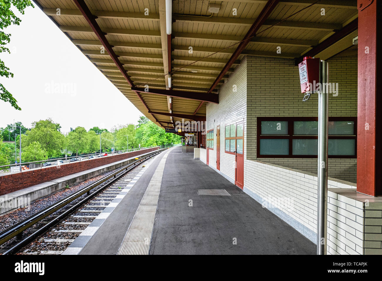 U-Bahn Ruhleben gare souterraine est le terminus ouest de la ligne U 2 dans quartier de Westend, Berlin. Plate-forme et voies ferrées La concentration élevée de st Banque D'Images