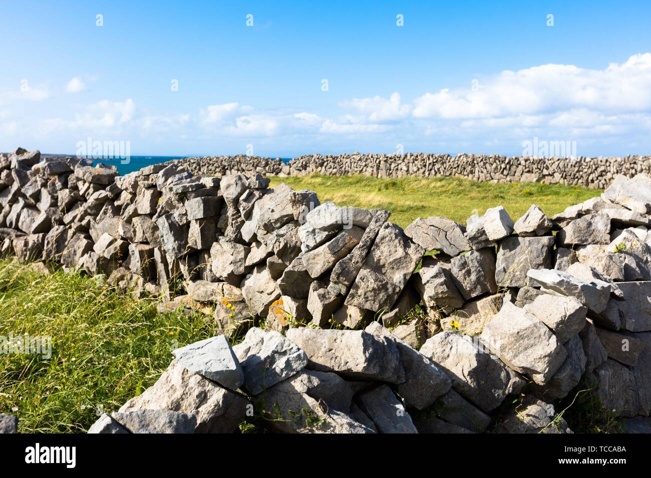 Panorama typique dans plus d'Inish, la plus grande des îles d'Aran, en Irlande. Banque D'Images