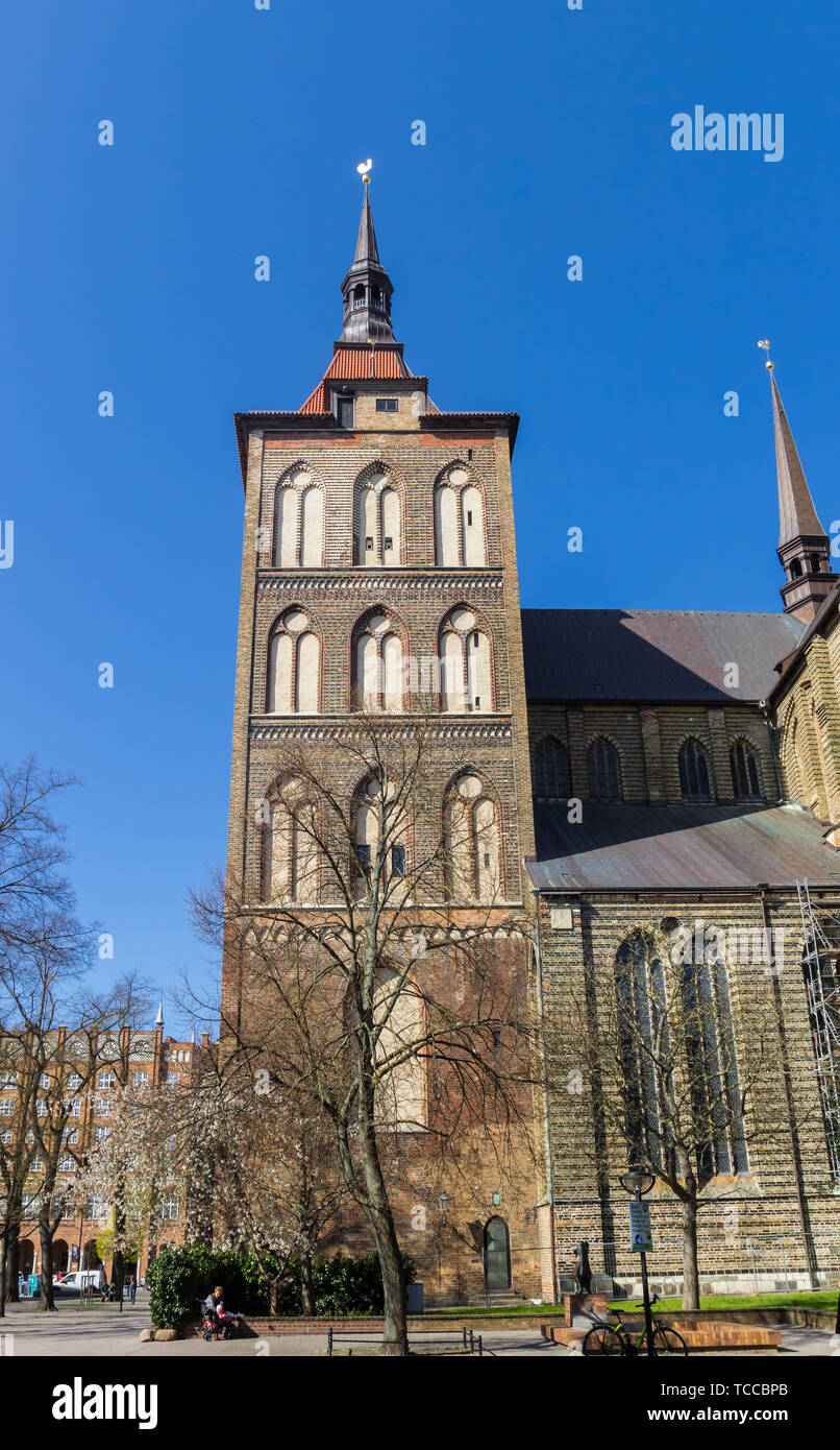 Tour de l'église Marienkirche à Rostock, Allemagne Banque D'Images