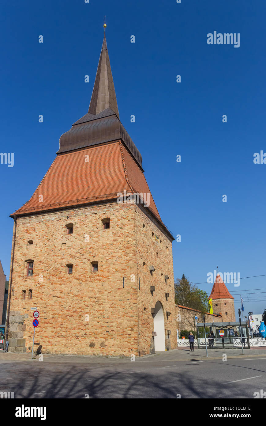 La porte historique de la ville Steintor dans le centre de Rostock, Allemagne Banque D'Images