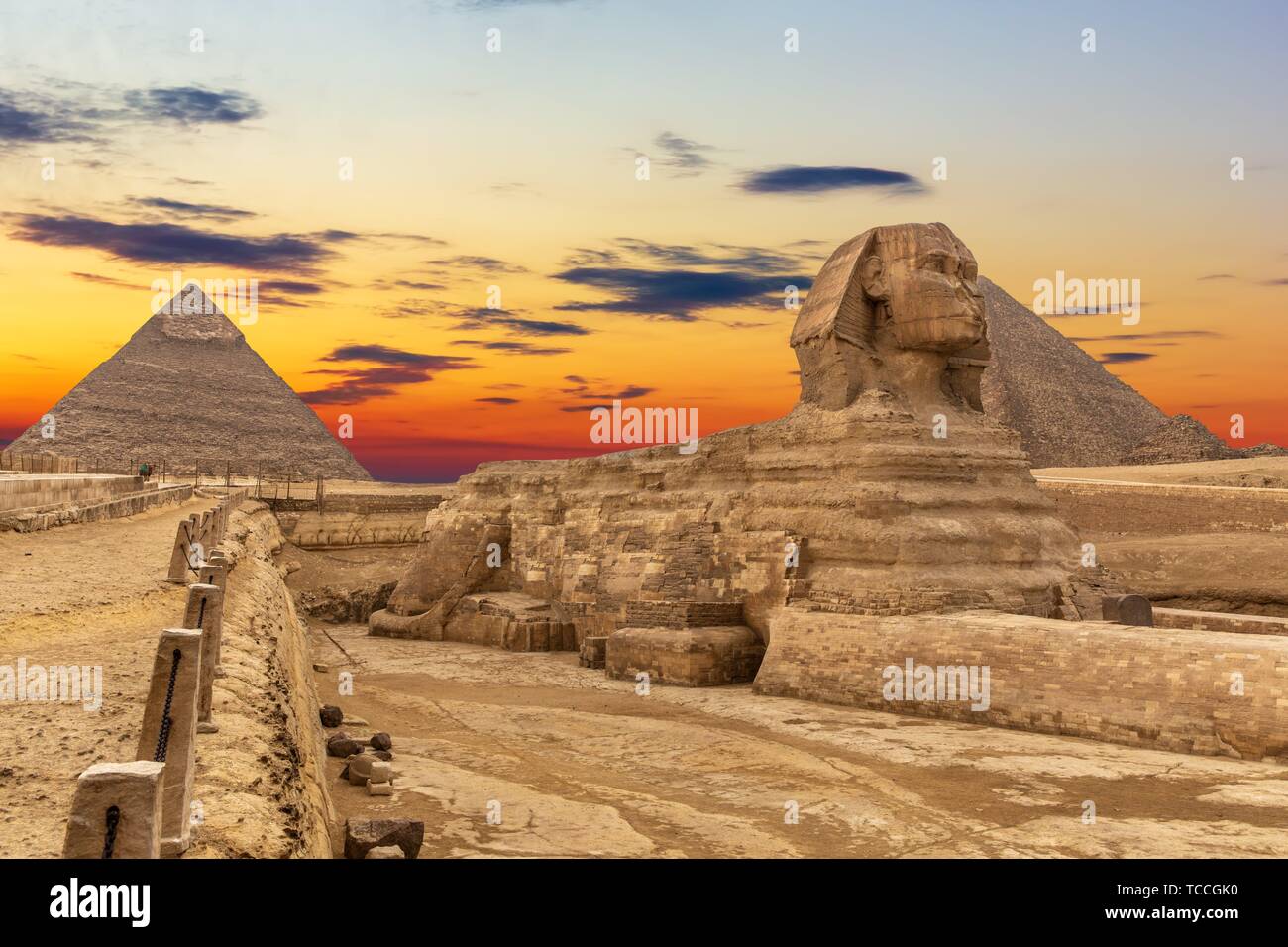 Le Sphinx Et Les Pyramides Au Coucher Du Soleil Belle Vue Giza Egypte Photo Stock Alamy Le Sphinx Et Les Pyramides Au Coucher Du Soleil Belle Vue Giza Egypte Photo Stock Alamy