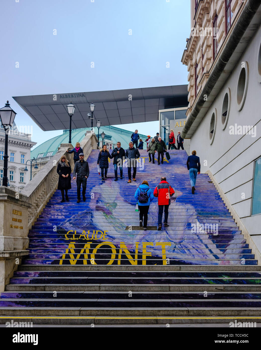 Étapes suivantes jusqu'à l'Albertina Museum and Art Gallery advertising une exposition d'oeuvres de Claude Monet à Vienne le 04/11/2018. Photo par Julie Edwards Banque D'Images