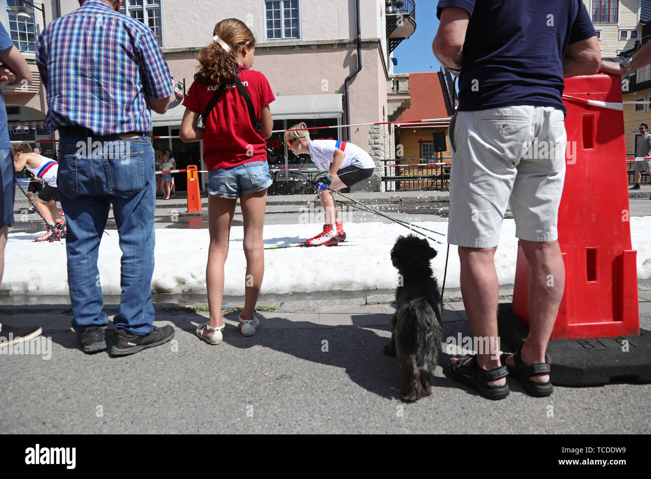 Mjölby, Suède 6 Juin 2019 La course de ski 'Nationaldagssprinten', lors de la journée nationale de la Suède, sur Kungsvägen dans le centre de Mjölby, jeudi. Jeppe Photo Gustafsson Banque D'Images