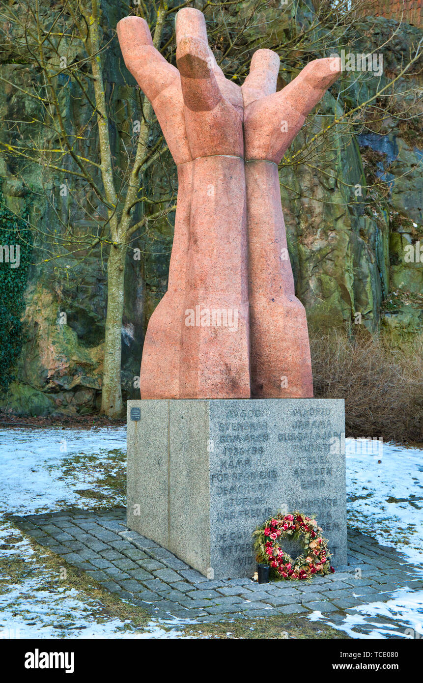 La Mano de sculpture à memorial suédois qui sont morts pendant la guerre civile espagnole, Katarinavagen, Södermalm, à Stockholm, Suède, Scandinavie Banque D'Images