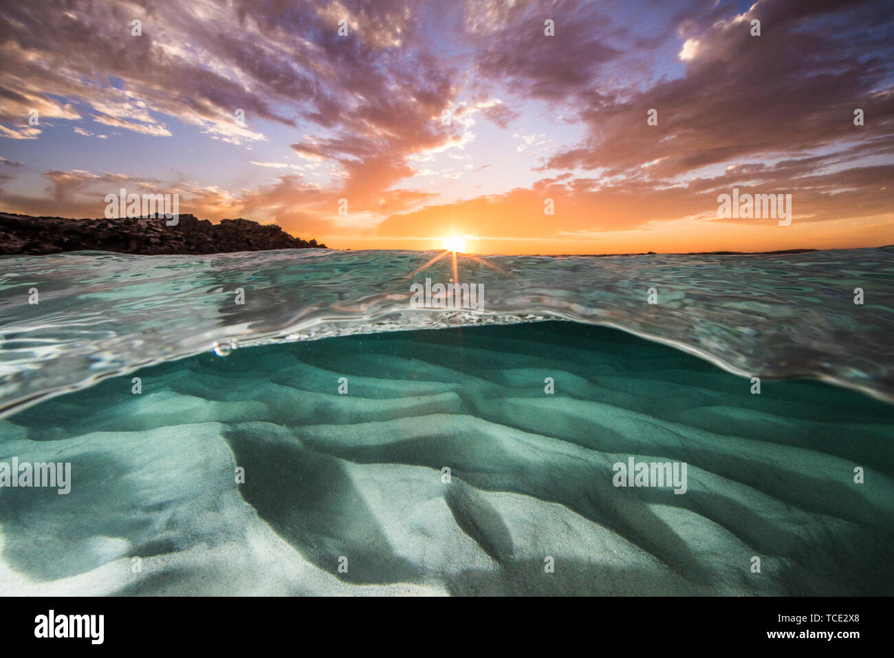 Duplex vue mer au lever du soleil, Tasmanie, Australie Banque D'Images