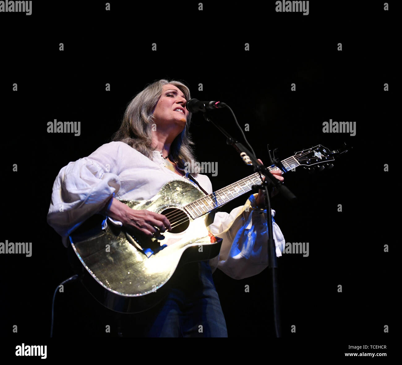 6 juin 2019 - Kathy Mattea, deux prix Grammy, quatre RMR quatre # un pays des célibataires juste pour mentionner quelques prix apporte ses chansons et histoires à l'Sandler Center de Virginia Beach, Virginie 6 Juin 2019.Â©Jeff Moore (crédit Image : © Jeff Moore/Zuma sur le fil) Banque D'Images