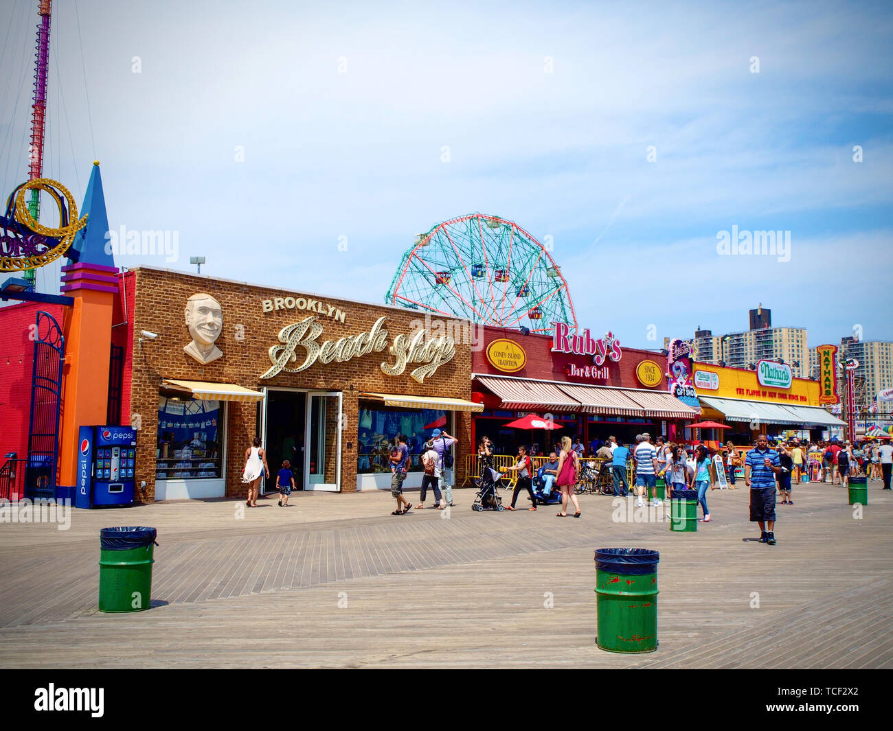 New York - États-Unis, le 17 juin 2015 -nous bénéficions au Boardwalk Coney Island à New York Banque D'Images New York - États-Unis, le 17 juin 2015 -nous bénéficions au Boardwalk Coney Island à New York Banque D'Images