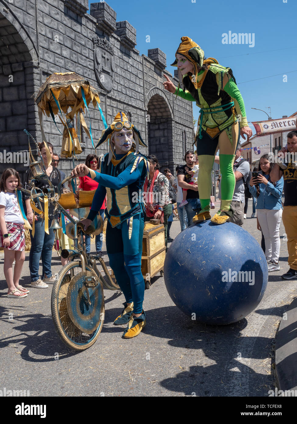 Le 01 mai 2019 Ville de El Alamo, Guadalajara, Espagne, marché médiéval. Les habitants de la ville de El Alamo se déguiser et exécuter dans le str Banque D'Images