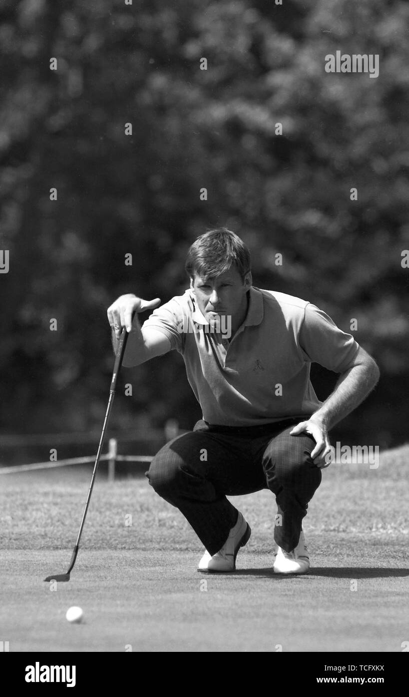 Suntory World Matchplay Golf Championship en 1990 au Wentworth Club. Nick Faldo en action Photo par Tony Henshaw Banque D'Images