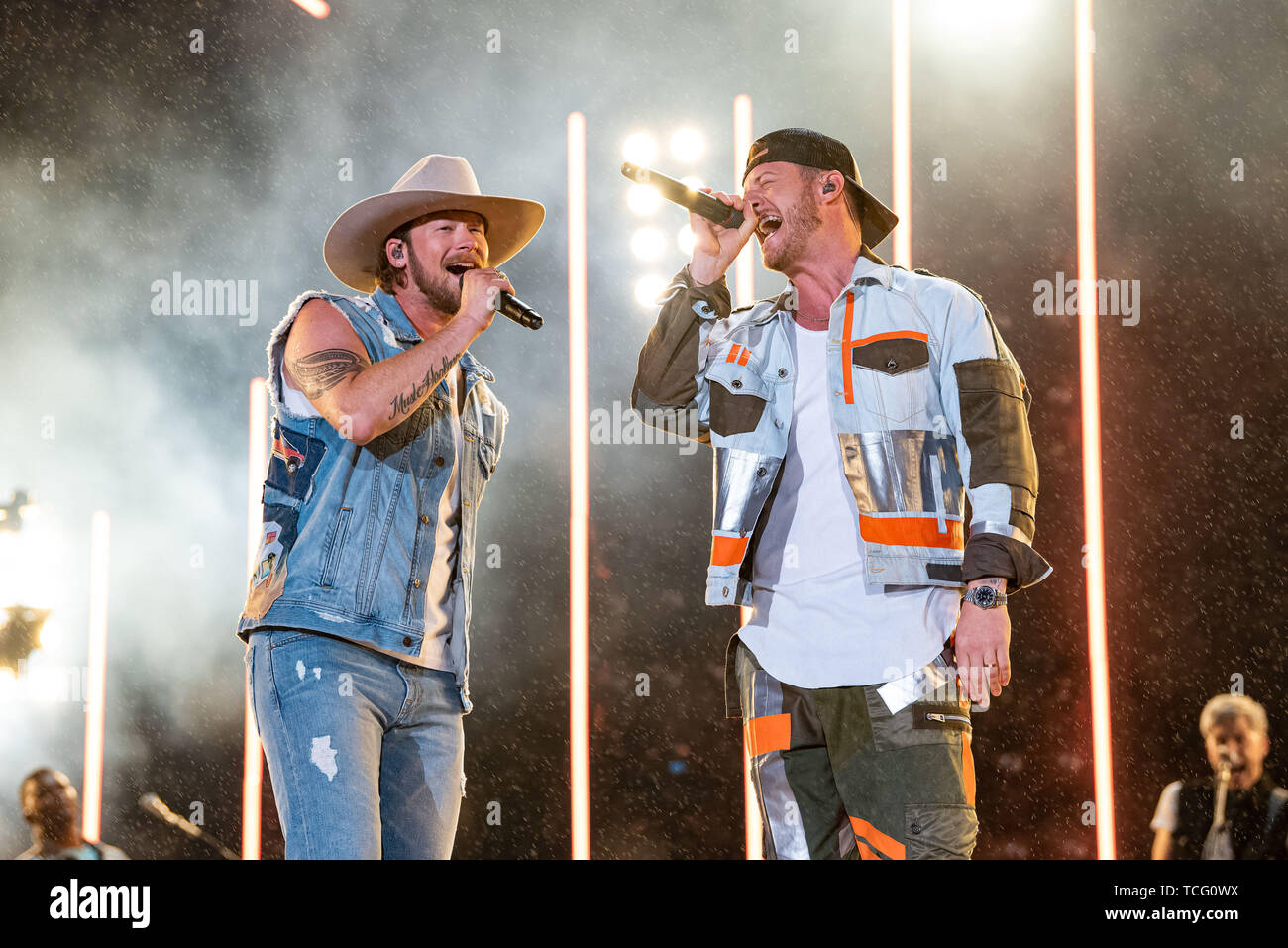 NASHVILLE, TENNESSEE - JUIN 06 : Brian Kelley et Tyler Hubbard de Florida Georgia Line effectuer sur scène lors de la première journée de 2019 CMA Music Festival 06 Juin, 2019 à Nashville, Tennessee. Photo : Andrew/MediaPunch Wendowski pour imageSPACE Banque D'Images