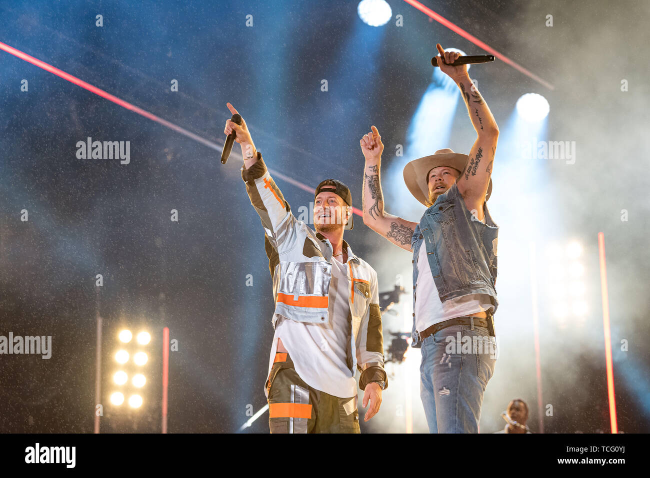 NASHVILLE, TENNESSEE - 06 juin : Tyler Hubbard de Floride Géorgie Ligne et Hardy effectuer sur scène lors de la première journée de 2019 CMA Music Festival 06 Juin, 2019 à Nashville, Tennessee. Photo : Andrew/MediaPunch Wendowski pour imageSPACE Banque D'Images