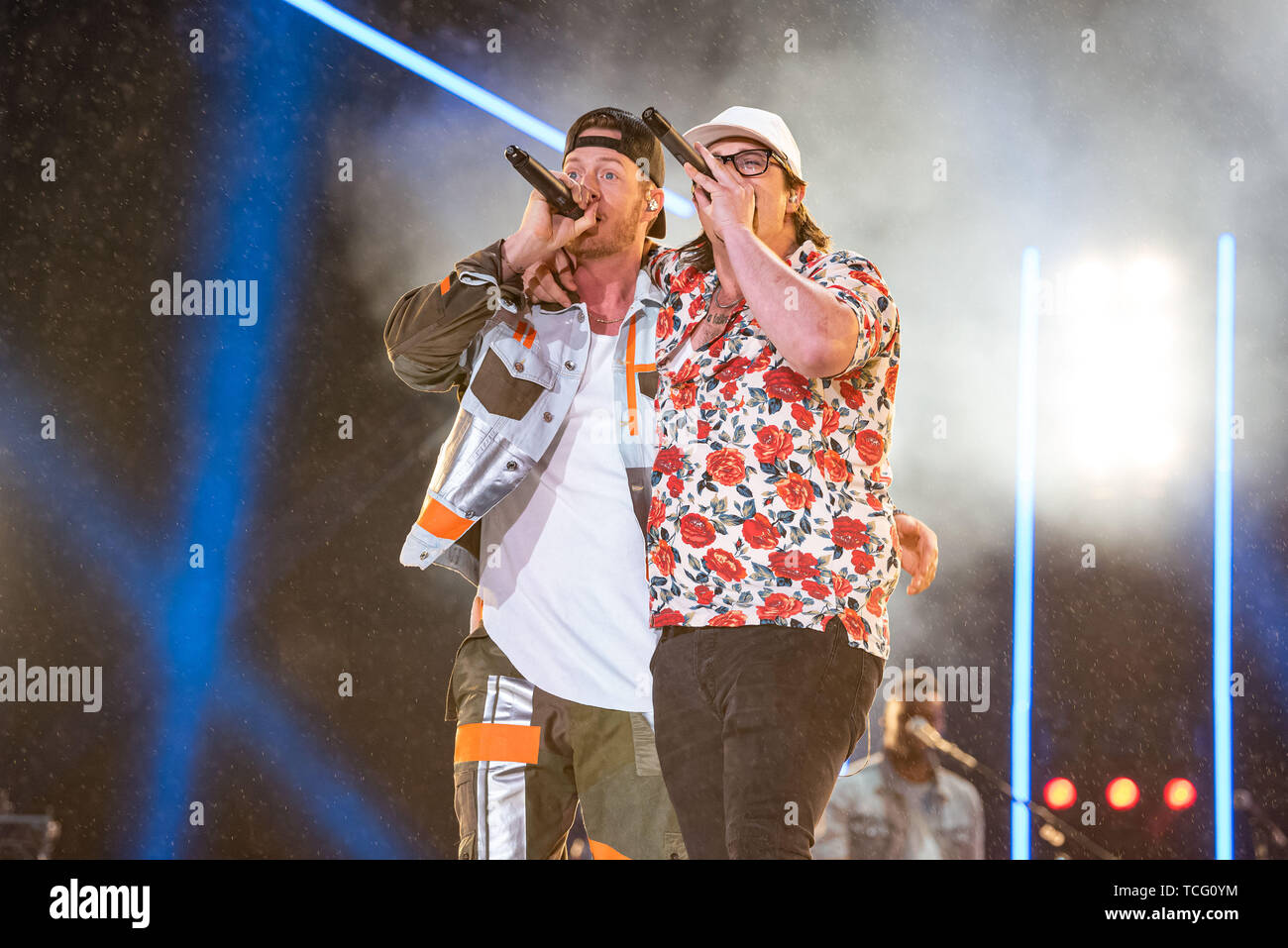 NASHVILLE, TENNESSEE - 06 juin : Tyler Hubbard de Floride Géorgie Ligne et Hardy effectuer sur scène lors de la première journée de 2019 CMA Music Festival 06 Juin, 2019 à Nashville, Tennessee. Photo : Andrew/MediaPunch Wendowski pour imageSPACE Banque D'Images