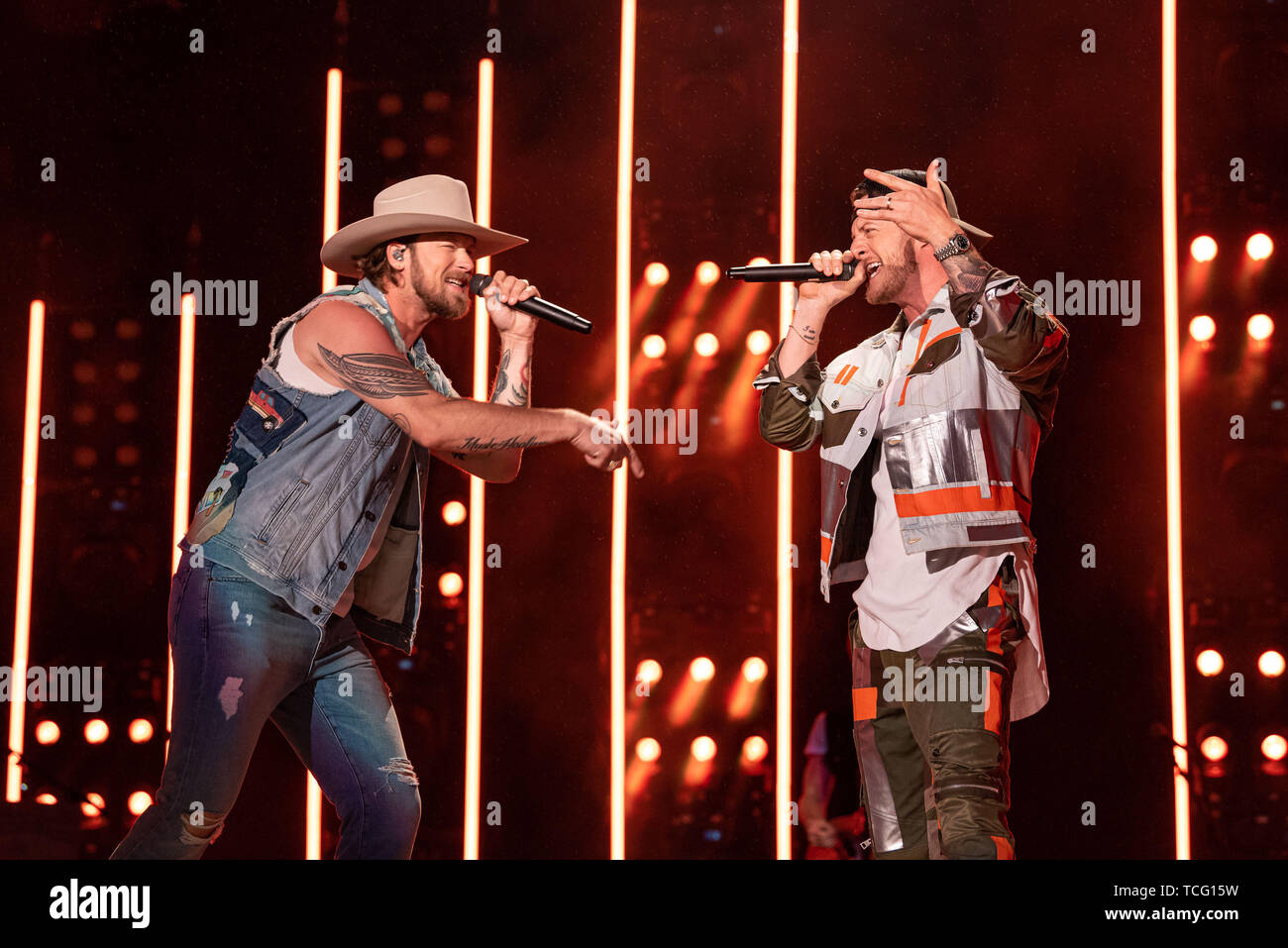 NASHVILLE, TENNESSEE - JUIN 06 : Brian Kelley et Tyler Hubbard de Florida Georgia Line effectuer sur scène lors de la première journée de 2019 CMA Music Festival 06 Juin, 2019 à Nashville, Tennessee. Photo : Andrew/MediaPunch Wendowski pour imageSPACE Banque D'Images