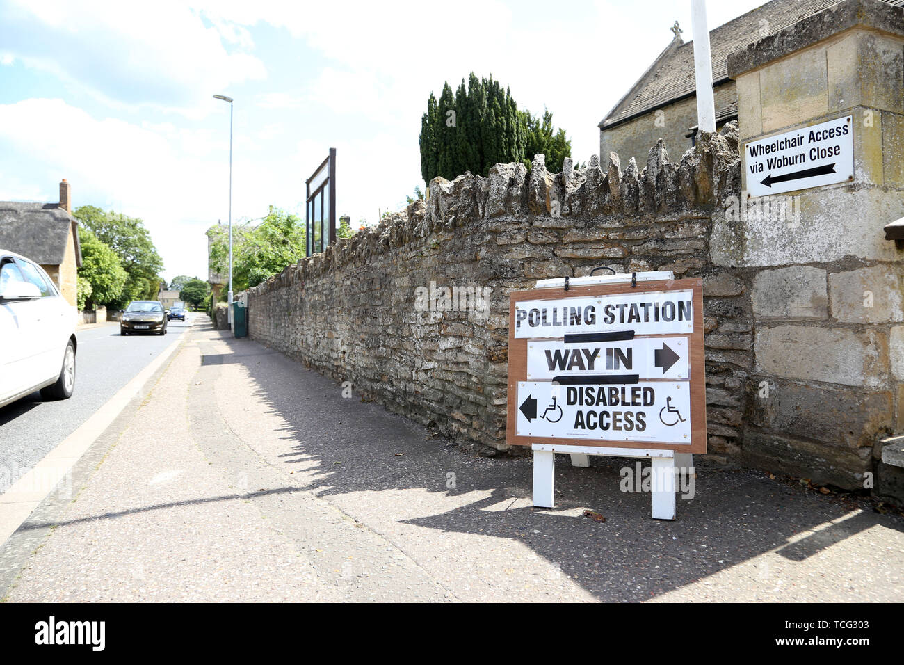 Peterborough, Royaume-Uni. 07Th Juin, 2019. Un bureau de scrutin signe. Une élection partielle a eu lieu à Peterborough aujourd'hui après avoir déshonoré MP Fiona Onasanya a été retiré de son poste de député de Peterborough où plus de 19 000 ont signé une pétition de révocation, après sa comparution en cour plus d'une contravention pour excès de vitesse, et son sort de prison. L'élection partielle de Peterborough, à Peterborough, Cambridgeshire, Royaume-Uni le 6 juin 2019. Crédit : Paul Marriott/Alamy Live News Banque D'Images