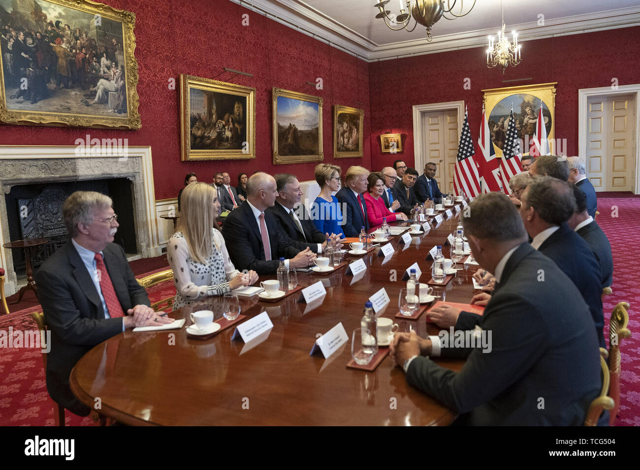 Londres, Royaume-Uni. 04 Juin, 2019. Le président Donald J. Trump participe à une table ronde avec le Premier ministre britannique Theresa peut à St. JamesÕs Palace Mardi 4 juin, 2019 à Londres, les gens : le Président Donald Trump Credit : tempêtes Media Group/Alamy Live News Banque D'Images