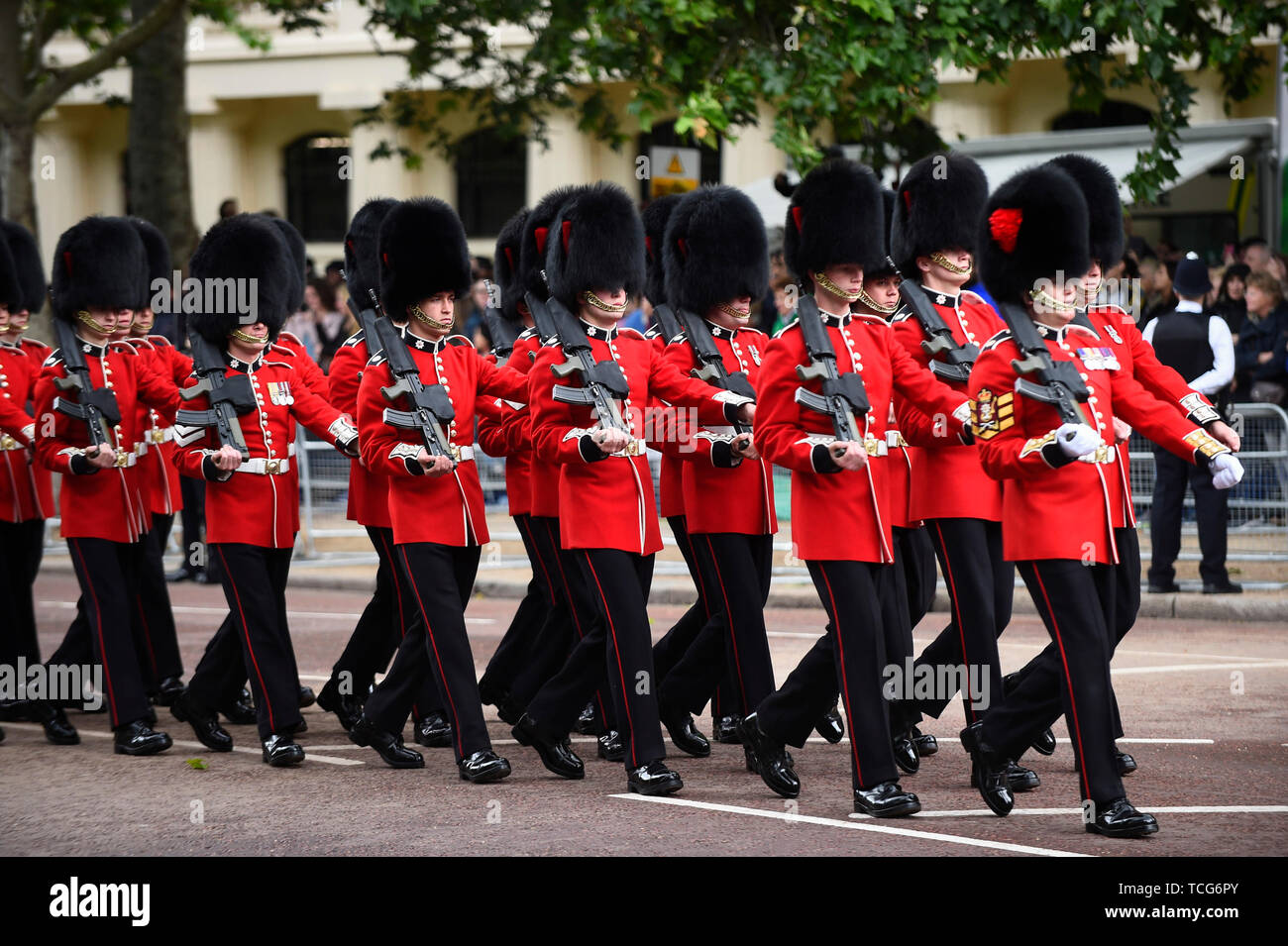 Londres, Royaume-Uni. 8 juin 2019. Les membres du 1er Bataillon Grenadier Guards passent au cours de la parade de la couleur sur le 93e anniversaire de la Reine. Crédit : Stephen Chung / Alamy Live News Banque D'Images