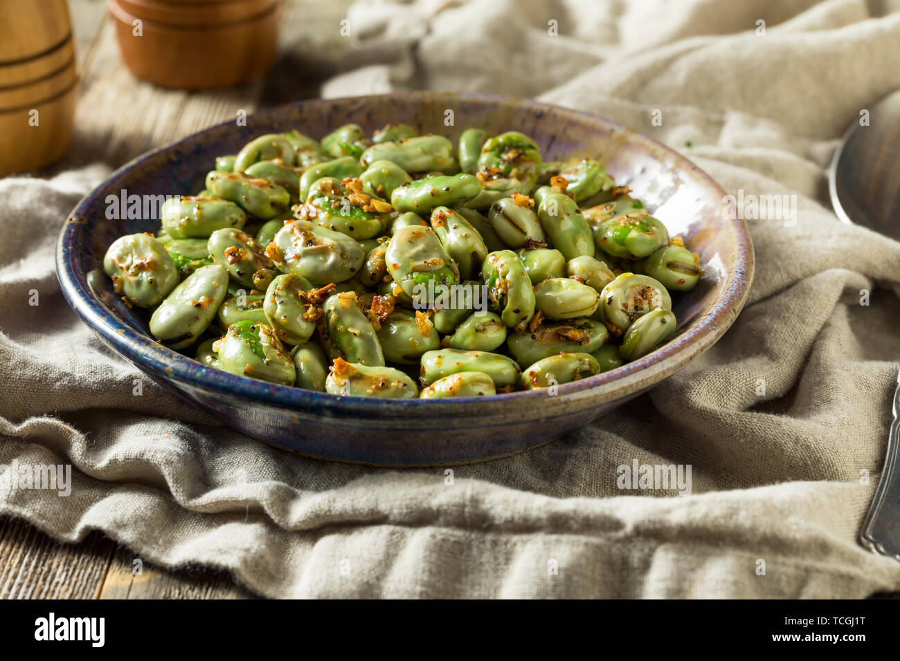 Févettes sautées ail maison prêt à manger Banque D'Images