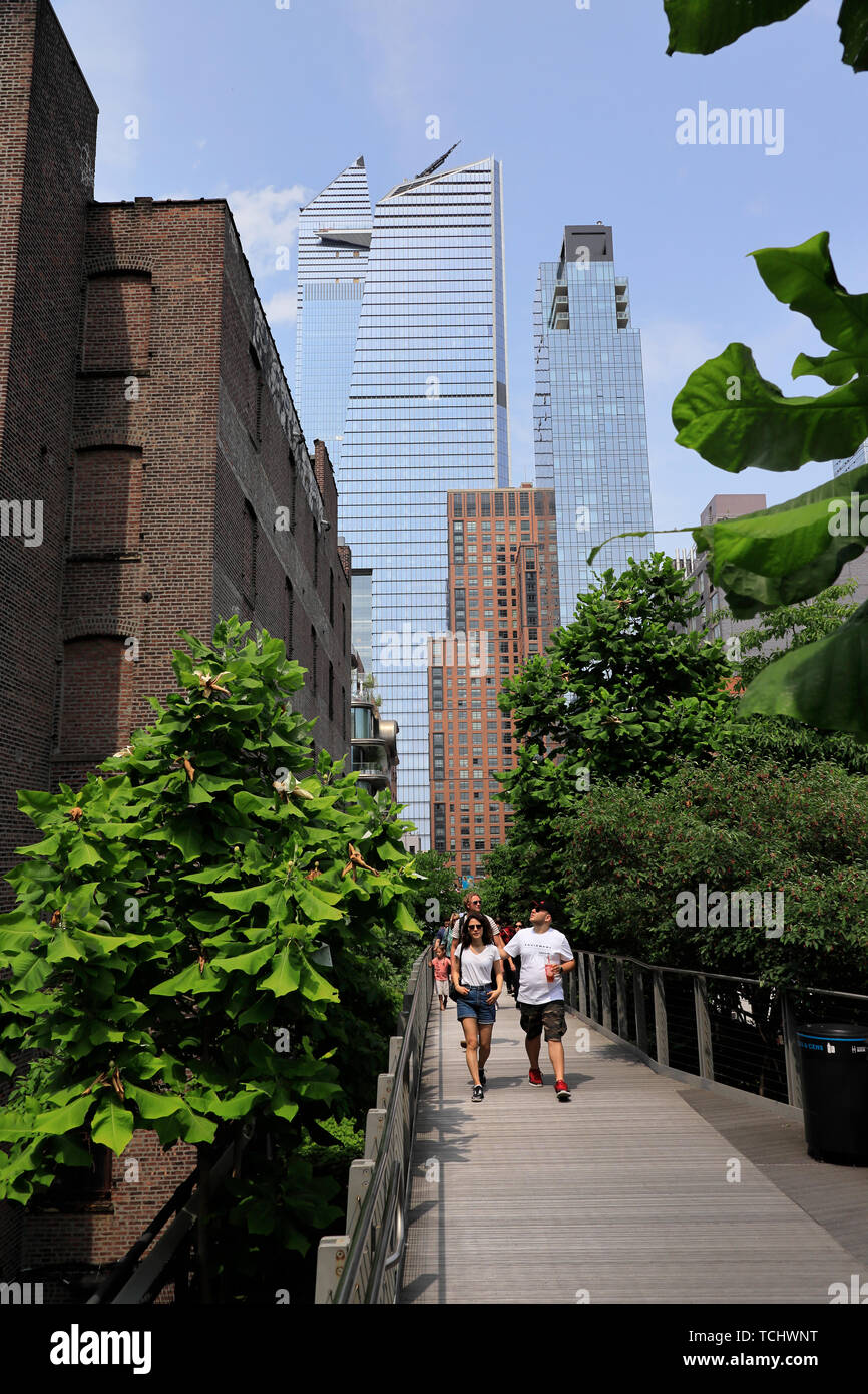 Le parc High Line avec les visiteurs.Manhattan. New York City.USA Banque D'Images