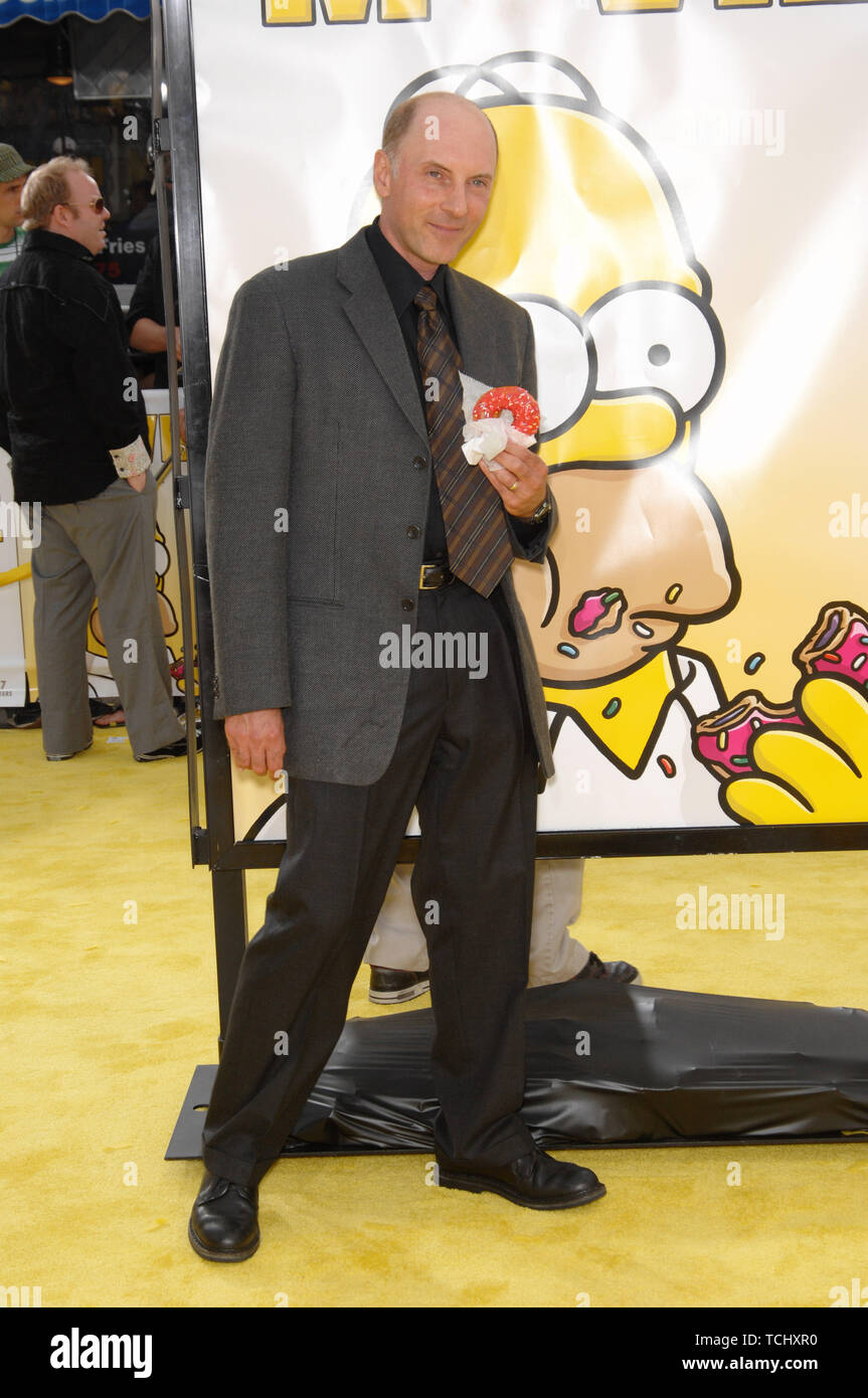 LOS ANGELES, CA. 25 juillet 2007 : Dan Castellaneta - voix de Homer Simpson - lors de la première mondiale de The Simpsons Movie. © 2007 Paul Smith / Featureflash Banque D'Images