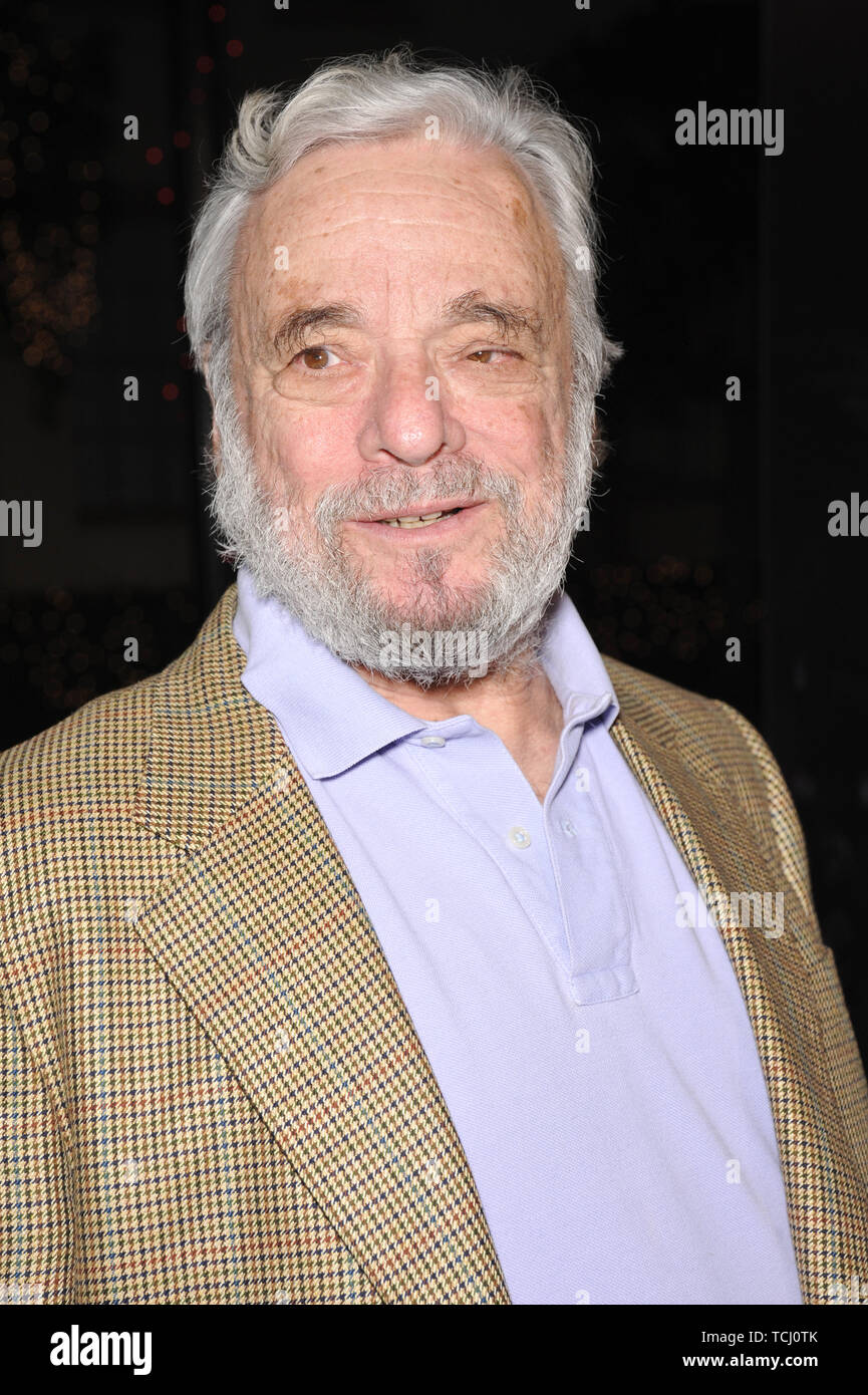 LOS ANGELES, CA. 05 décembre 2007 : Stephen Sondheim à industrie projection de son film 'Sweeney Todd' au Paramount Studios, Hollywood. © 2007 Paul Smith / Featureflash Banque D'Images