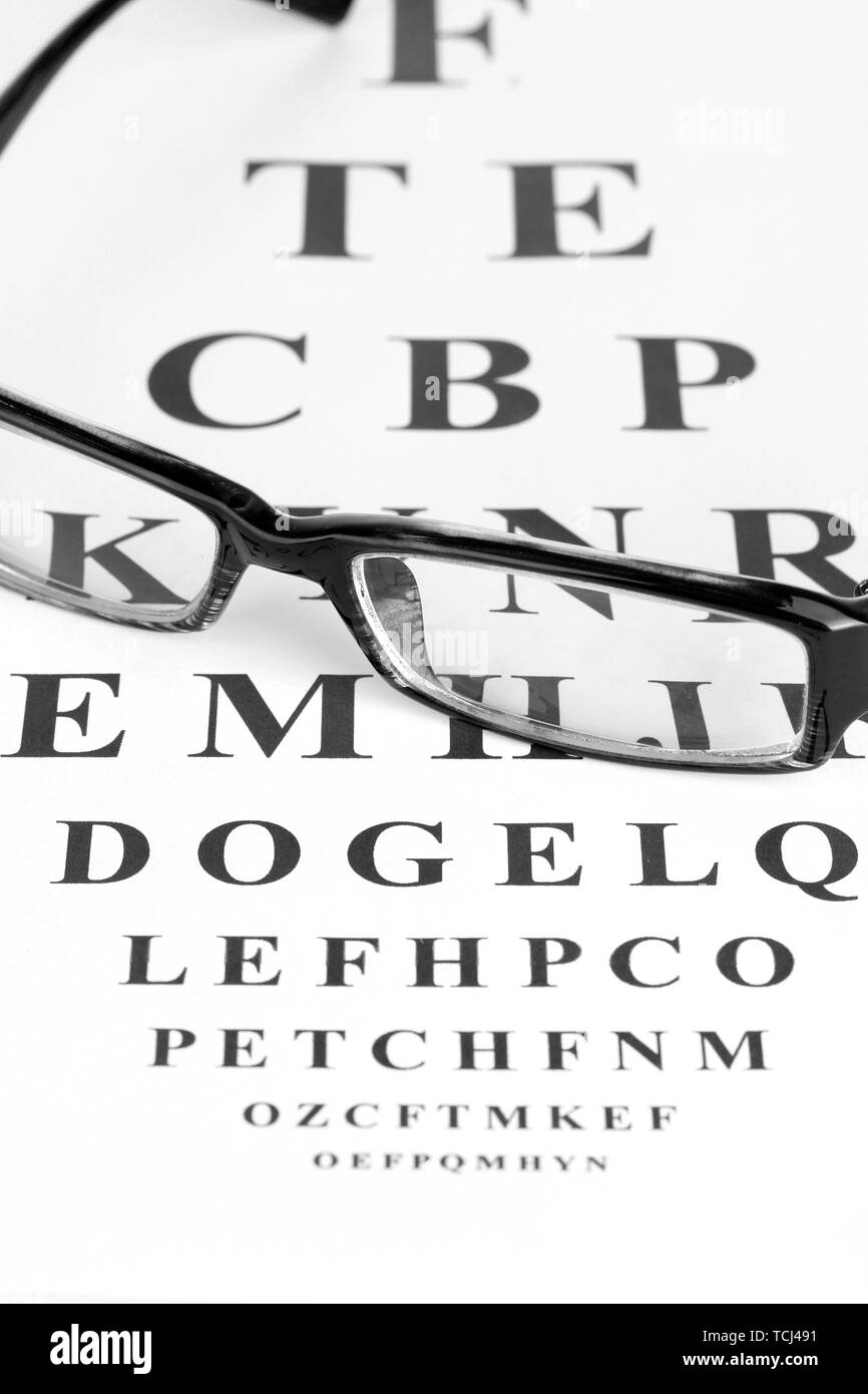 La vue graphique de test avec des lunettes close-up Banque D'Images