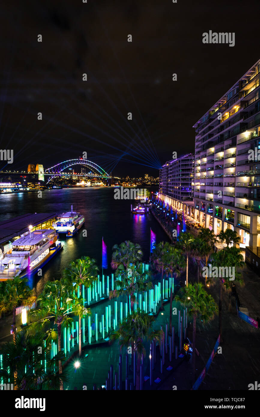 Circular Quay et theSydney Harbour Bridge au cours de vives, à Sydney, Australie. Banque D'Images