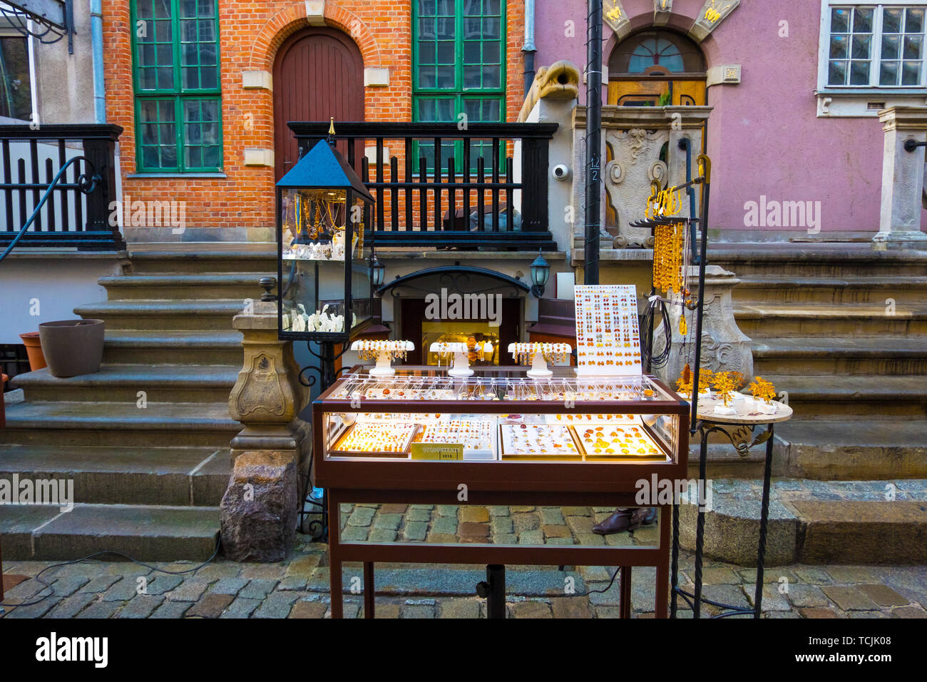 Gdansk, Pologne - février 06, 2019 : avec l'ambre produits dans la rue mariacka de Gdansk, ville principale, Pologne Banque D'Images