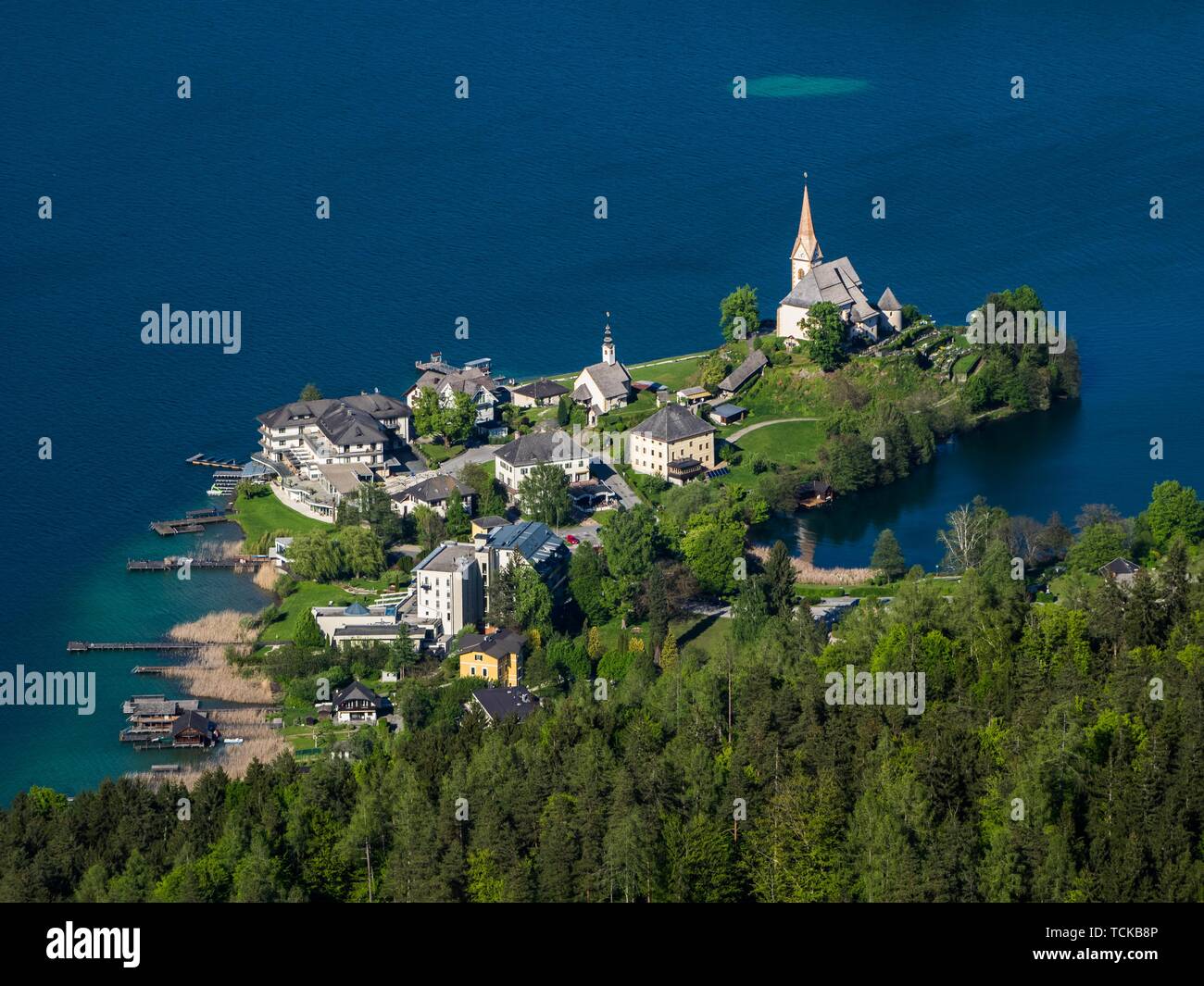 Vue depuis le lac de Pyramidenkogel Worth avec Maria Worth, Keutschach am See, Carinthie, Autriche Banque D'Images