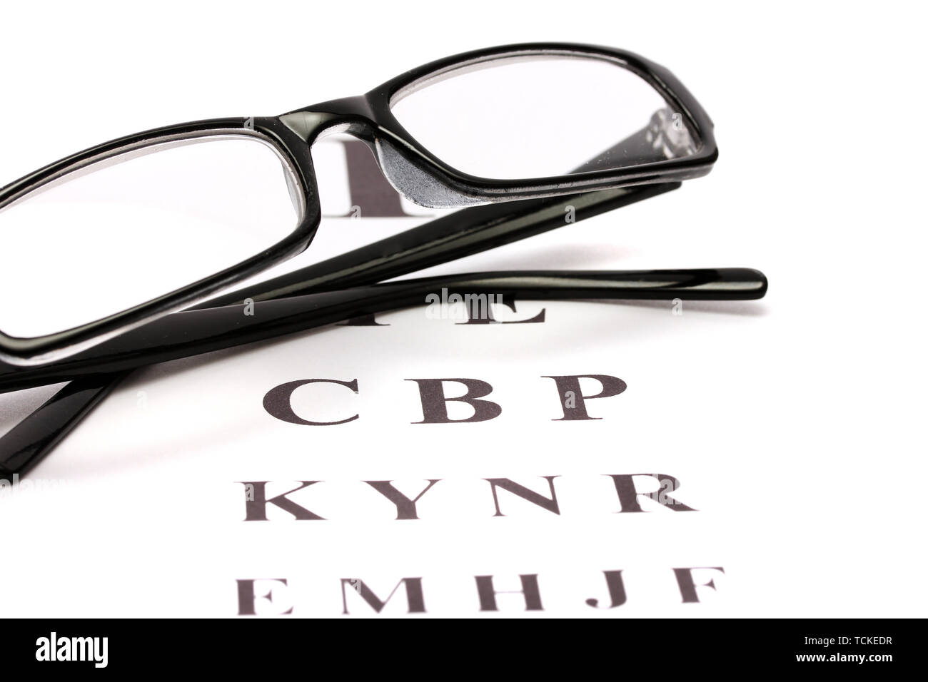 Verres sur l'échelle Snellen eye fond du graphique Banque D'Images