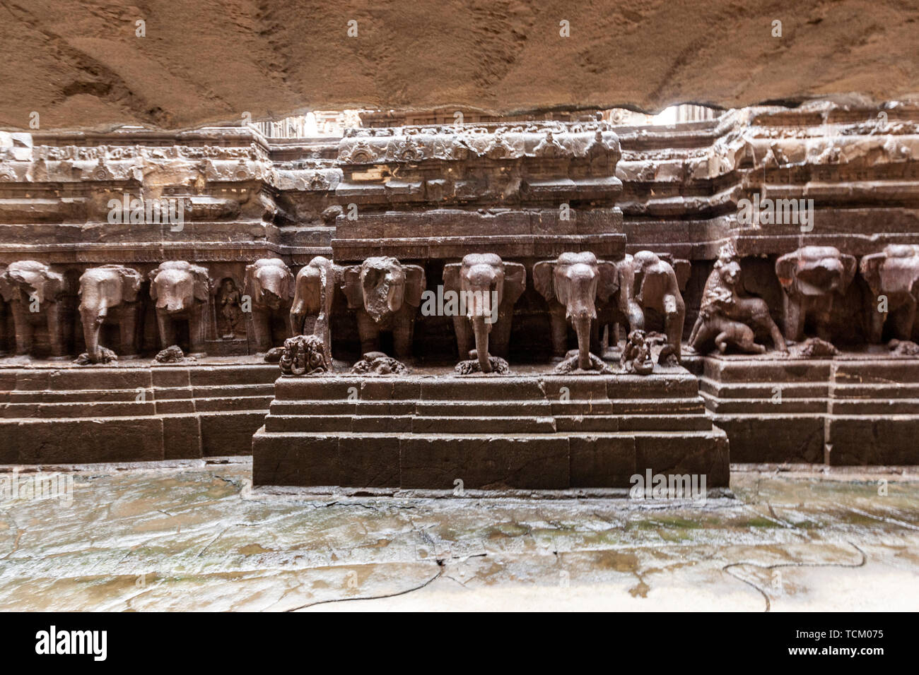 Pierre de l'éléphant dans l'Kailāśa : Cave temple 16, les grottes d'Ellora, rock-cut temple-monastère, Aurangabad grottes du Maharashtra, en Inde. Banque D'Images
