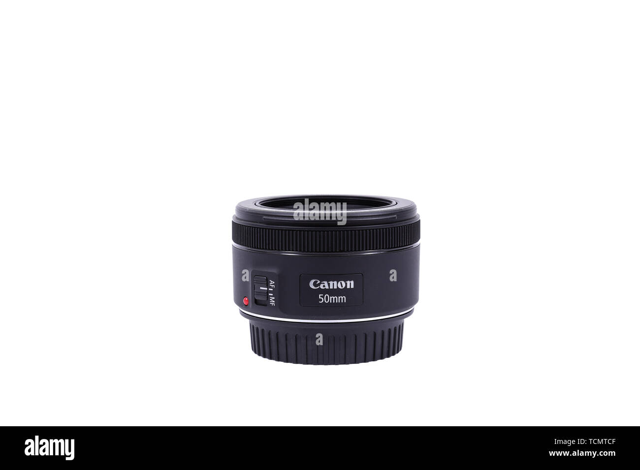 Kiev, UKRAINE - 28 février 2016 : Canon EF 50mm 1.8 Objectif de la STM. Canon Inc. est une société multinationale japonaise spécialisée dans la fabrication d'im Banque D'Images