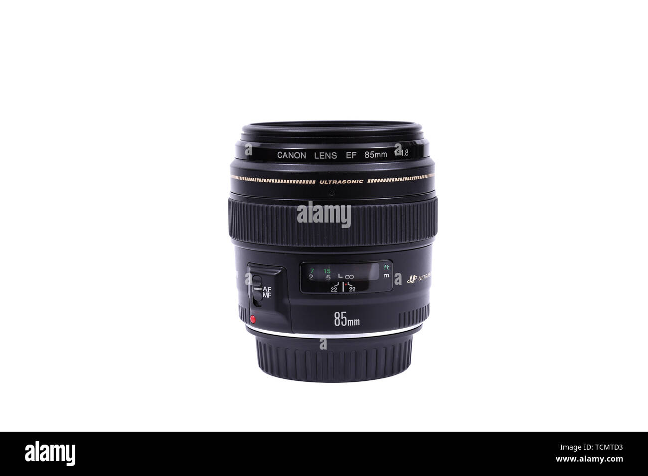 Kiev, UKRAINE - 28 février 2016 : Canon 85mm f 1,8 EF USM. Canon Inc. est une société multinationale japonaise spécialisée dans la fabrication de Banque D'Images