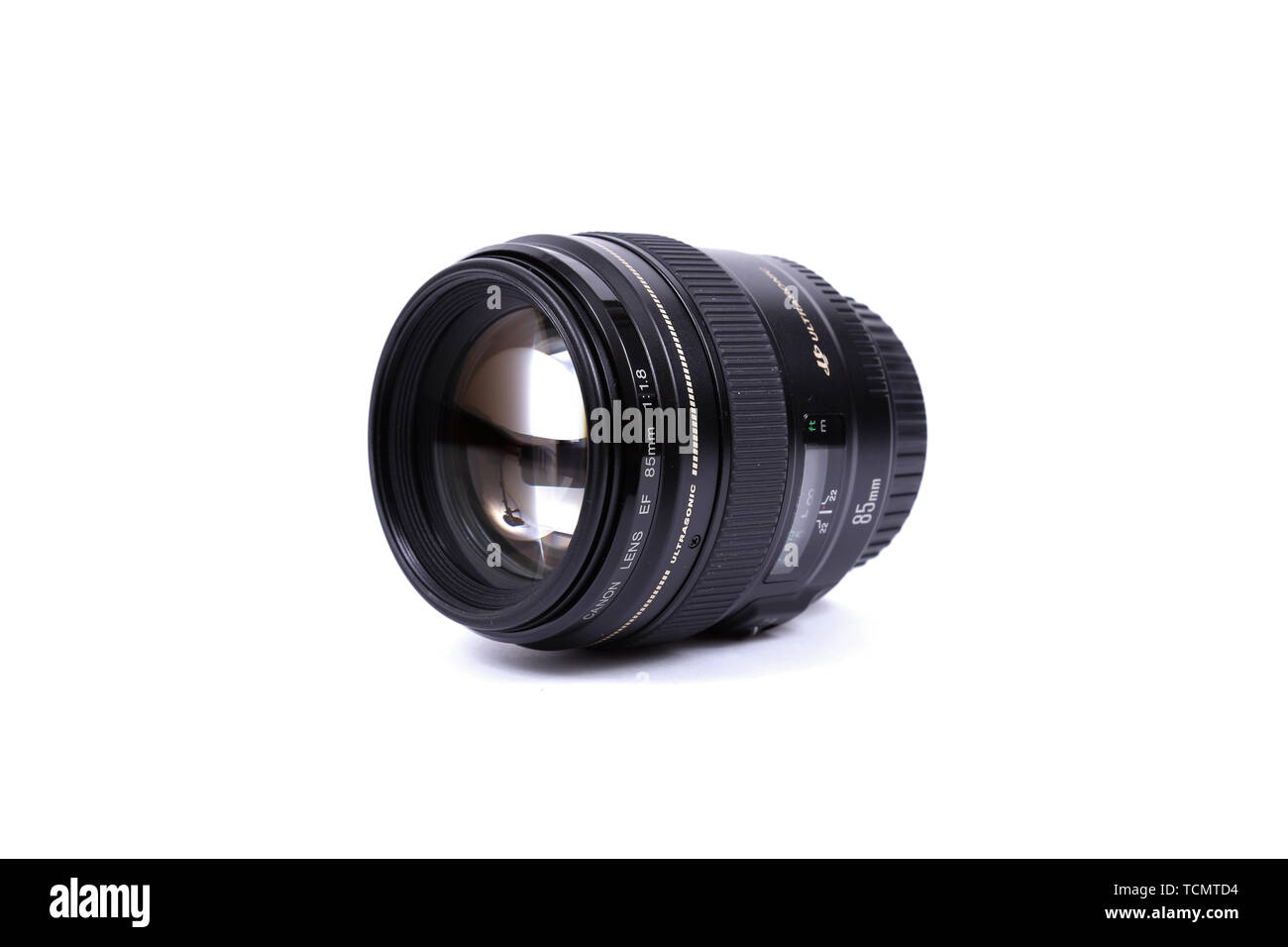 Kiev, UKRAINE - 28 février 2016 : Canon 85mm f 1,8 EF USM. Canon Inc. est une société multinationale japonaise spécialisée dans la fabrication de Banque D'Images