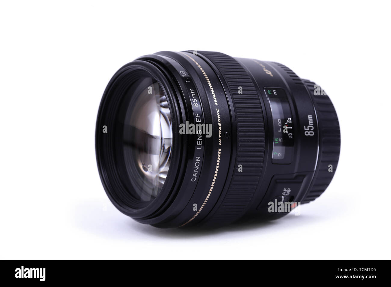 Kiev, UKRAINE - 28 février 2016 : Canon 85mm f 1,8 EF USM. Canon Inc. est une société multinationale japonaise spécialisée dans la fabrication de Banque D'Images