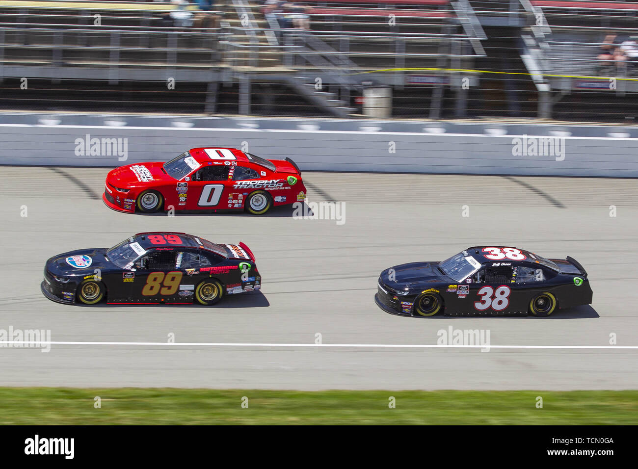 Brooklyn, Michigan, USA. 8 juin, 2019. Les pilotes de la série Eurosport France MORAN SHEPHERD (89), GARRETT SMITHLEY (0), et JEFF GREEN (38) faire un tour pendant le 28e Congrès annuel de l'impression 250 LTi race Eurosport France au Michigan International Speedway. Crédit : Scott/Mapes ZUMA Wire/Alamy Live News Banque D'Images