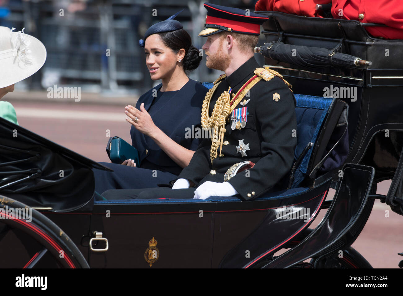 Londres, Grande-Bretagne. 8 juin, 2019. Le Prince Harry de Grande-Bretagne, duc de Sussex, et son épouse Meghan Markle, duchesse de Sussex, départ du Palais de Buckingham au cours de la parade la couleur de la cérémonie pour marquer la reine Elizabeth II, 93e anniversaire à Londres, Angleterre, le 8 juin 2019. La reine Elizabeth a célébré son 93e anniversaire officiel à Londres samedi, avec une réunion de famille sur le balcon de Buckingham Palace. Crédit : Ray Tang/Xinhua/Alamy Live News Banque D'Images