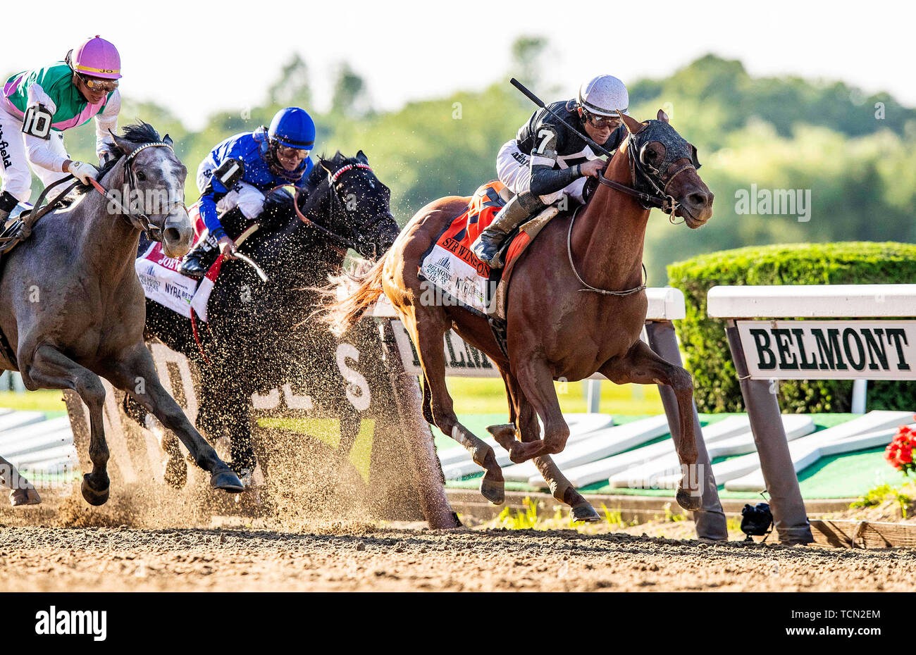 Elmont, New York, USA. 8 juin, 2019. 08 juin : Sir Winston avec Joel Rosario gagne la Belmont Stakes à Belmont Park à Elmont, New York le 08 juin 2019. Evers/Eclipse Sportswire/CSM/Alamy Live News Banque D'Images