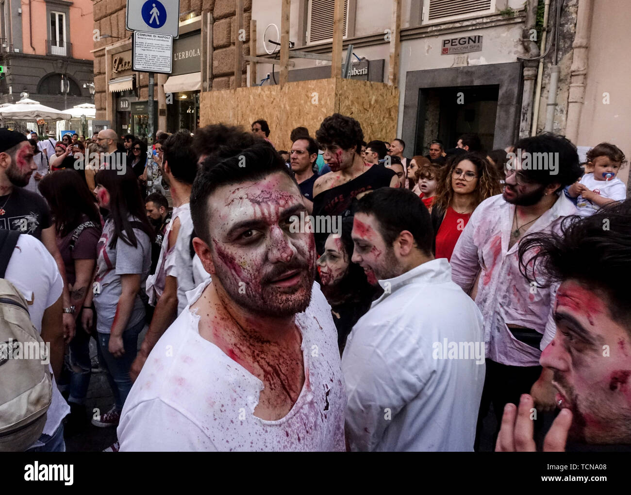 Naples, Italie.09th Juin, 2019. Exposition de la Zombie Walk, dans le centre de Naples, le défilé de mode organisé pour 'Aperçu' Festival horreur Napoli qui se tiendra du 13 au 15 septembre à Bagnoli. 0806/2019, Naples, Italie : Crédit Photo indépendant Srl/Alamy Live News Banque D'Images