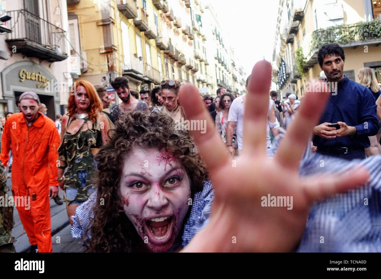 Naples, Italie.09th Juin, 2019. Exposition de la Zombie Walk, dans le centre de Naples, le défilé de mode organisé pour 'Aperçu' Festival horreur Napoli qui se tiendra du 13 au 15 septembre à Bagnoli. 0806/2019, Naples, Italie : Crédit Photo indépendant Srl/Alamy Live News Banque D'Images