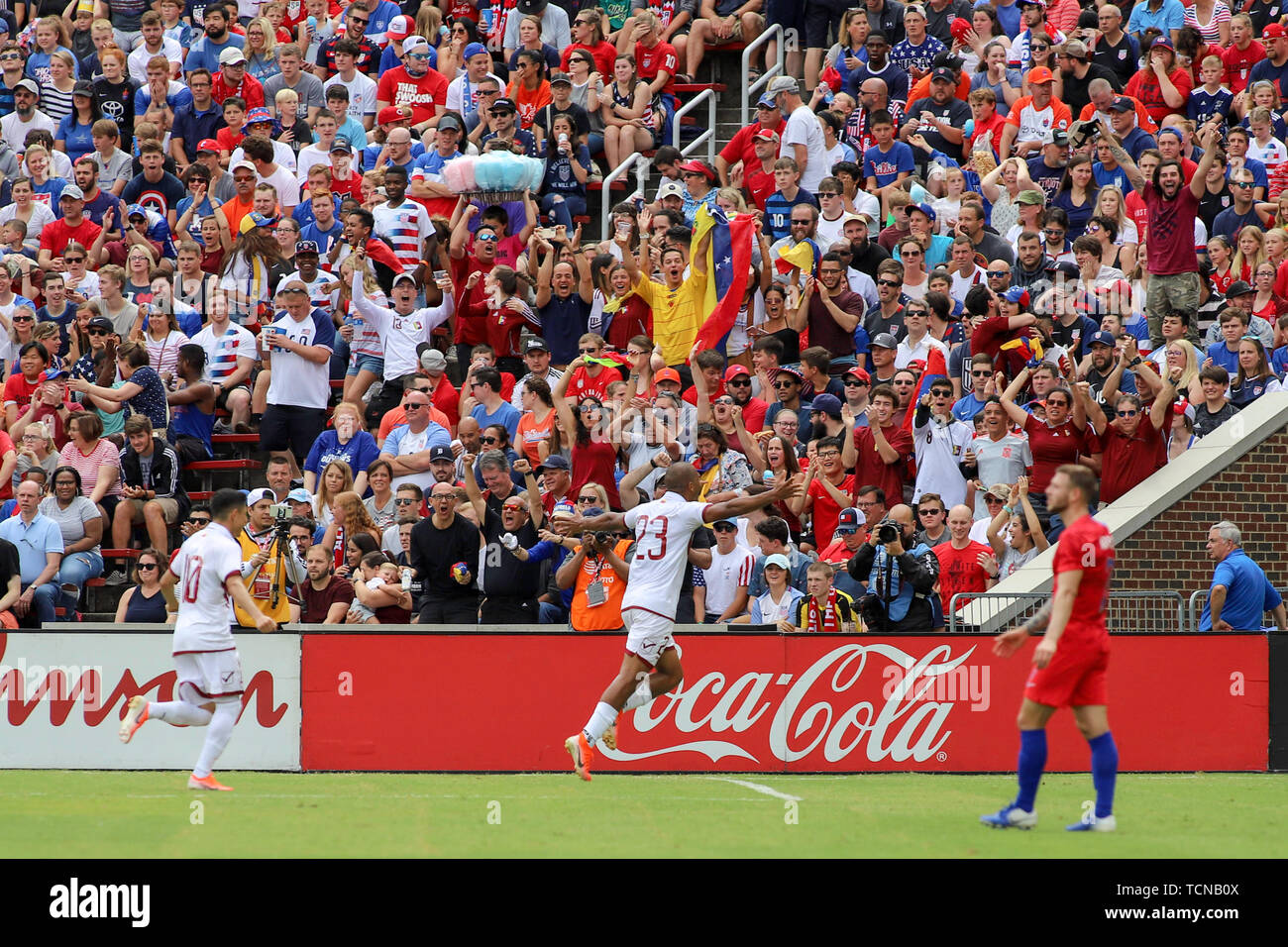 Cincinnati, Ohio, USA. 9 juin, 2019. Le Venezuela's Salomon Rondon célèbre sa deuxième de deux buts premier semestre au cours d'un match de football amical entre les États-Unis de l'équipe nationale masculine et l'Équipe nationale de football du Venezuela à Nippert Stadium à Cincinnati, Ohio. Kevin Schultz/CSM/Alamy Live News Banque D'Images