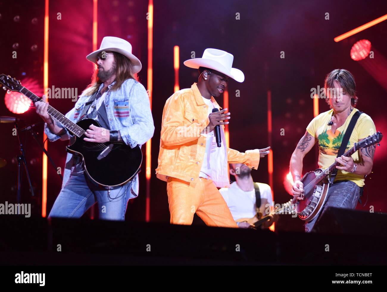 Nashville, Tennessee, USA. 8 juin, 2019. Billy Ray Cyrus, Lil X Nas, Keith Urban en présence de Country Music Association Festival de la CMA 2019 - SAM, Nashville, Tennessee, le 8 juin 2019. Credit : Derek Storm/Everett Collection/Alamy Live News Banque D'Images