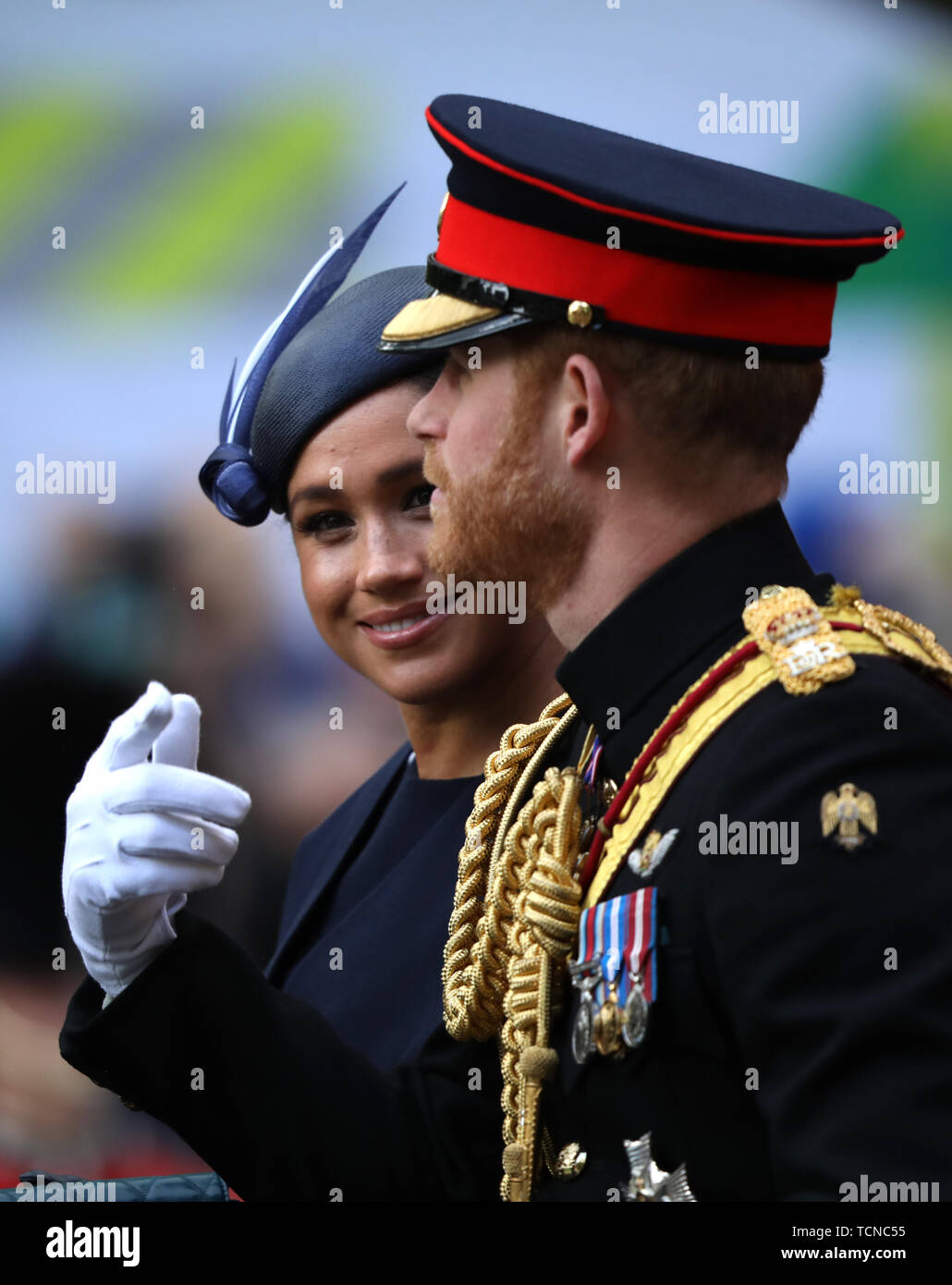 Meghan Markle (Duchesse de Sussex) et le prince Harry (Duc de Sussex), photographié à la parade de la couleur en 2019. La parade des marques de couleur le Queens anniversaire officiel et 1 400 soldats, 200 chevaux et 400 musiciens parade pour la reine Elizabeth II, et l'événement se termine par un défilé aérien de la RAF comme la famille royale garde sur le balcon de Buckingham Palace. Cette année, la couleur sera dépêche par 1er Bataillon Grenadier Guards Parade la couleur, Londres, 8 juin 2019 Banque D'Images