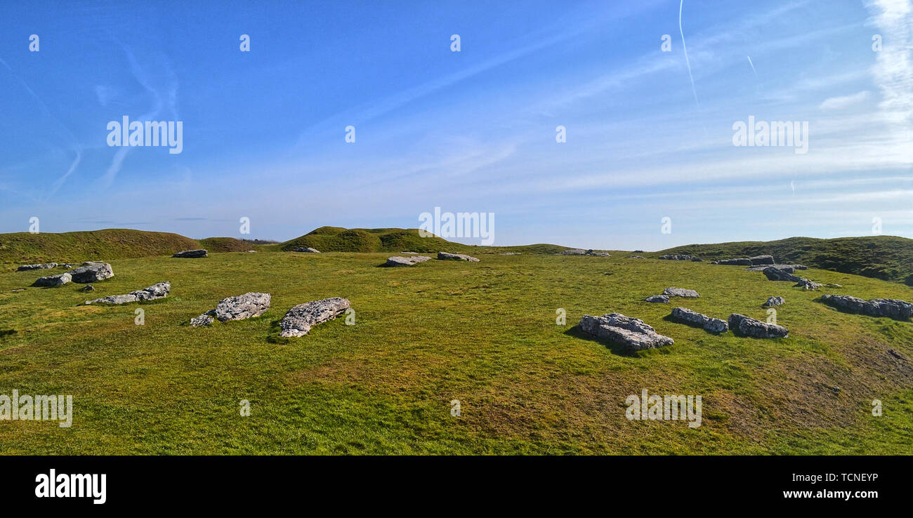 Cercle de pierres d'Arbor, un monument néolithique henge, situé dans la région de high moorland Long râteau, Monyash, Derbyshire, Angleterre, RU Banque D'Images
