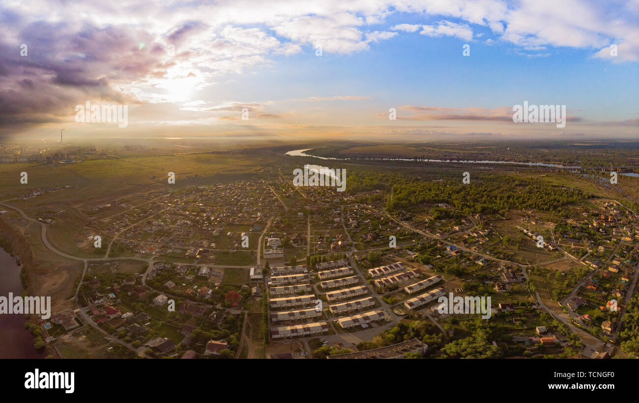 Belle vue aérienne sur la ville à une altitude de 500 mètres Banque D'Images