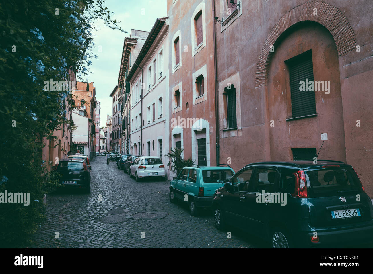 Rome, Italie - le 23 juin 2018 : Avis de voitures rétro sur street de Trastevere est le 13ème arrondissement de Rome sur la rive ouest du Tibre, au sud du Vatican C Banque D'Images