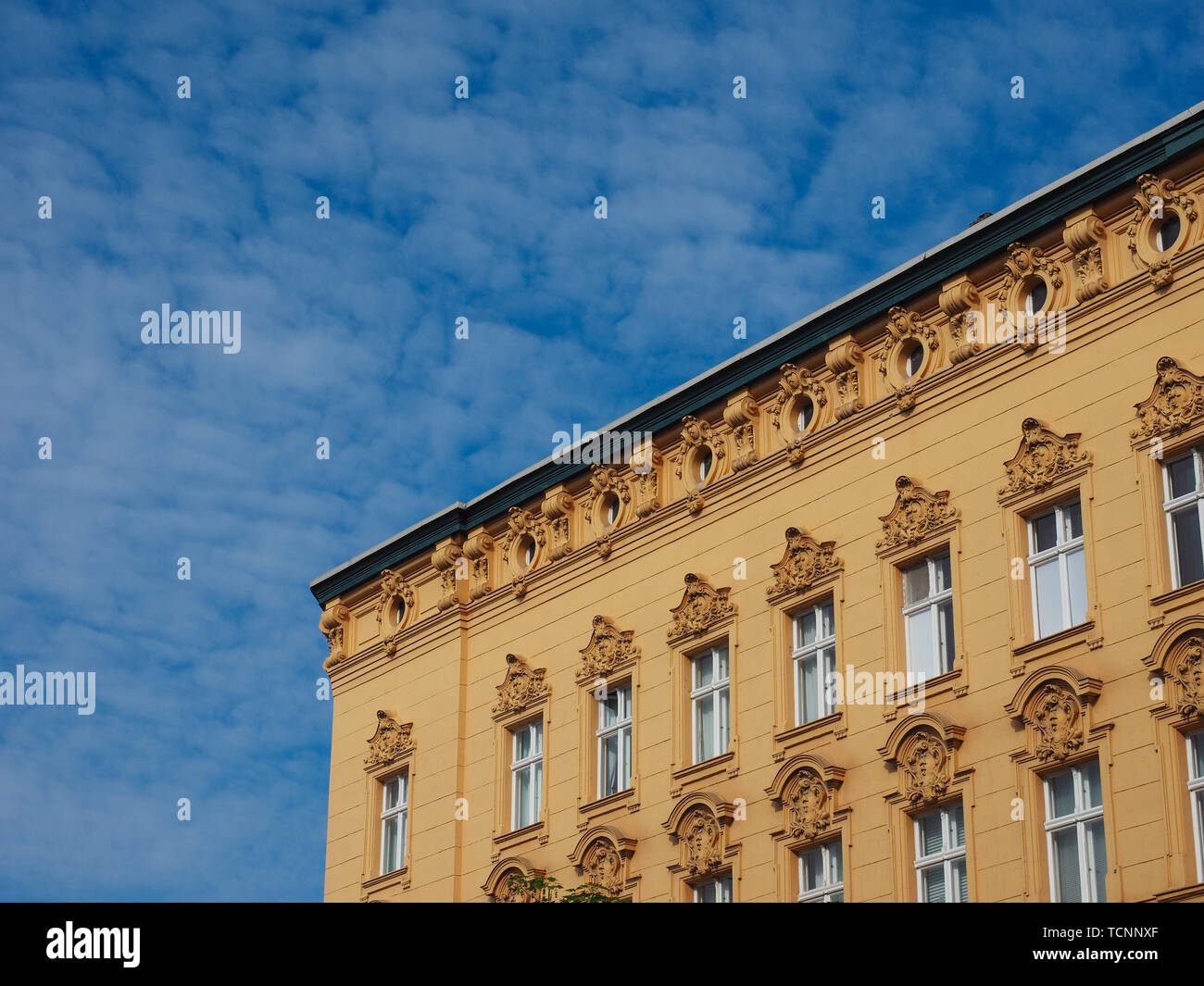 Historique traditionnelle façade de maison dans l'Est de Berlin, Allemagne Banque D'Images