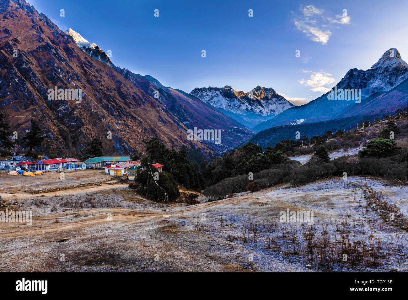 Vue panoramique de Mt. Everest, Lhotse, Nuptse et l'Ama Dablam de Tengboche sur la randonnée à vélo pour Camp de base de l'Everest au Népal. Banque D'Images